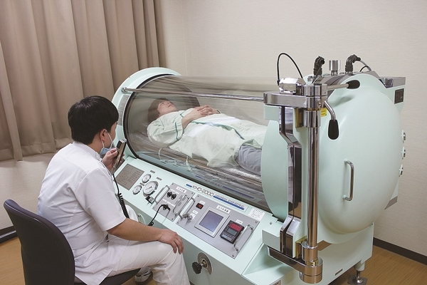 高気圧酸素治療装置操作